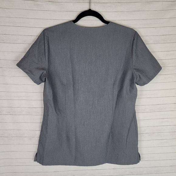 FIGS Casma Three-Pocket Scrub Top in Graphite, sz Small - Picture 8 of 12